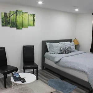 Comfy Basement Near Kw Airport Apartment