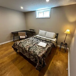 Budget In Kitchener- Near Town Centre- Food, Shopping, Transit K3 Homestay